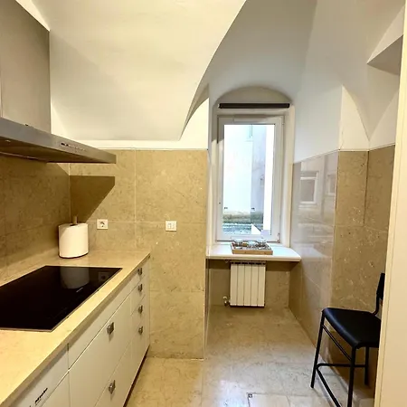 Проживание в семье Estacao Santa Apolonia
